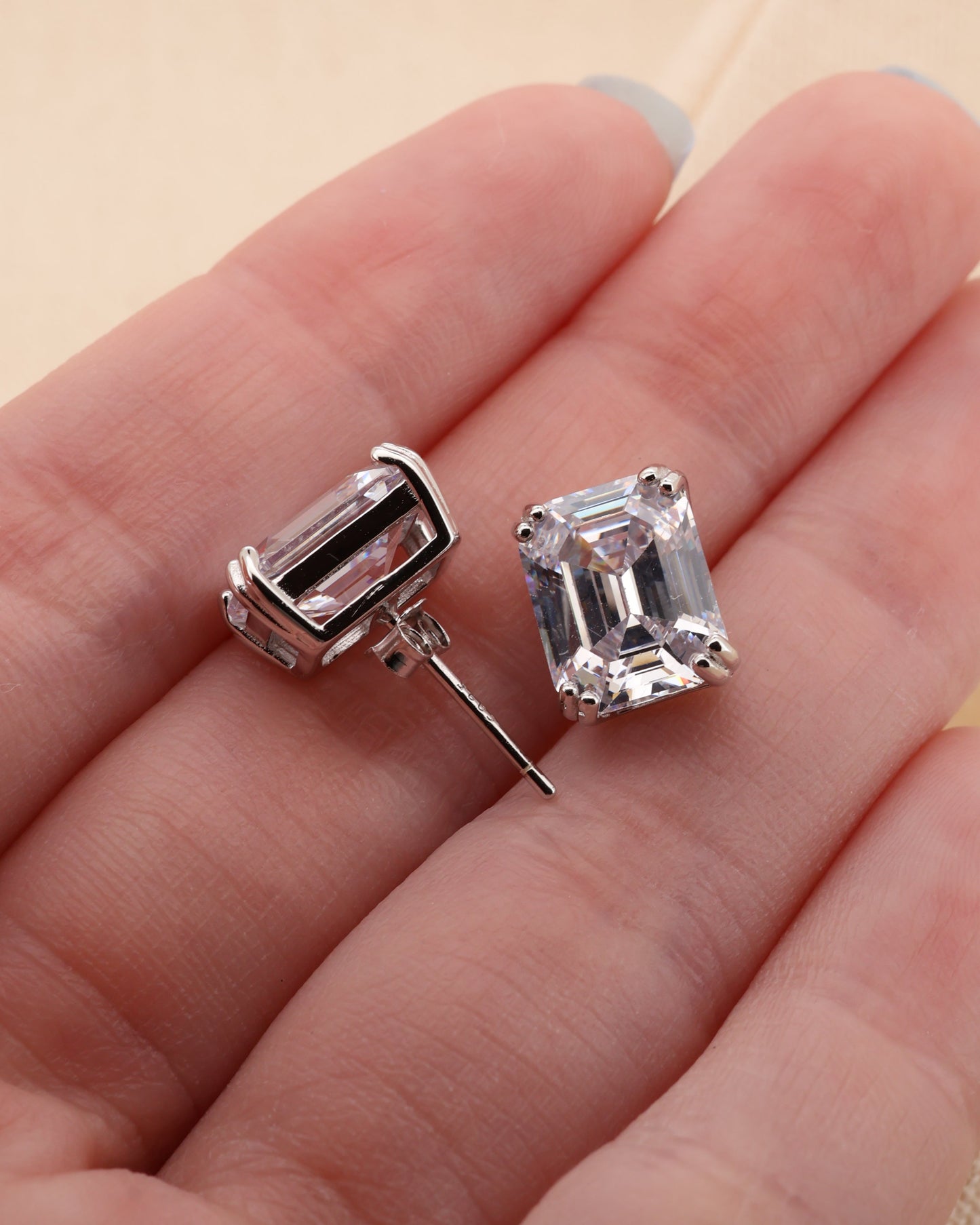 Studs corte esmeralda